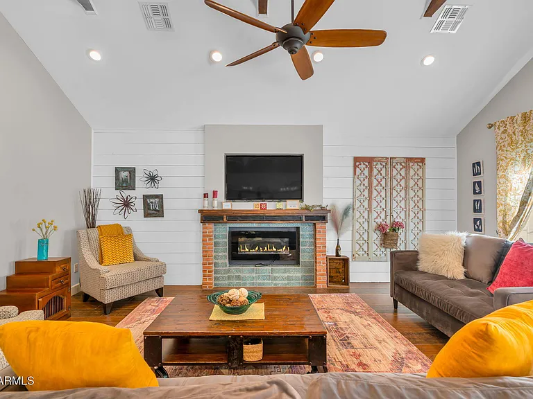 4402 E Turney Ave — Photo 15