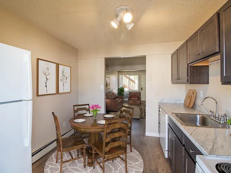 1305 Estes St — Photo 23