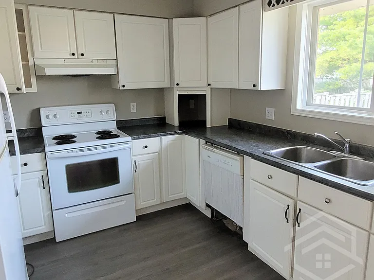 6 Magnolia Dr — Photo 2