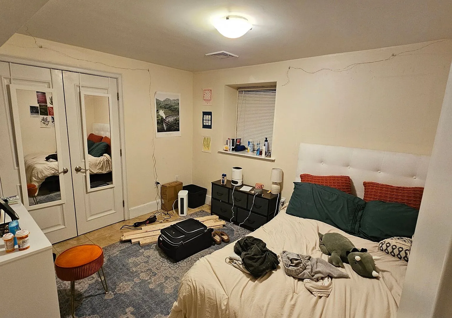 Renovated Apt super close walk to BC! $1000 awarded upon closing! Move in by Aug 24th! Luxury Apt... — Photo 4