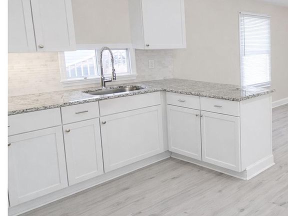 4th image of 885 Buttonwood Ave