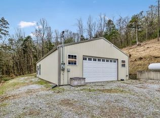 18 York Ln, Elmwood, TN 38560