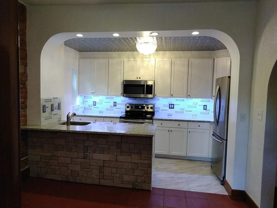 1st image of 156 W 2nd Ave APT 2
