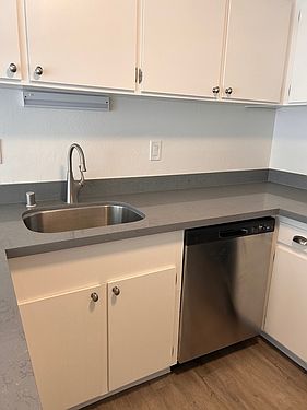 4th image of 619 N San Mateo Dr APT 204