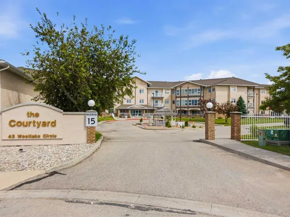 43 E Westlake Cir #203, Strathmore, AB T1P 1T6