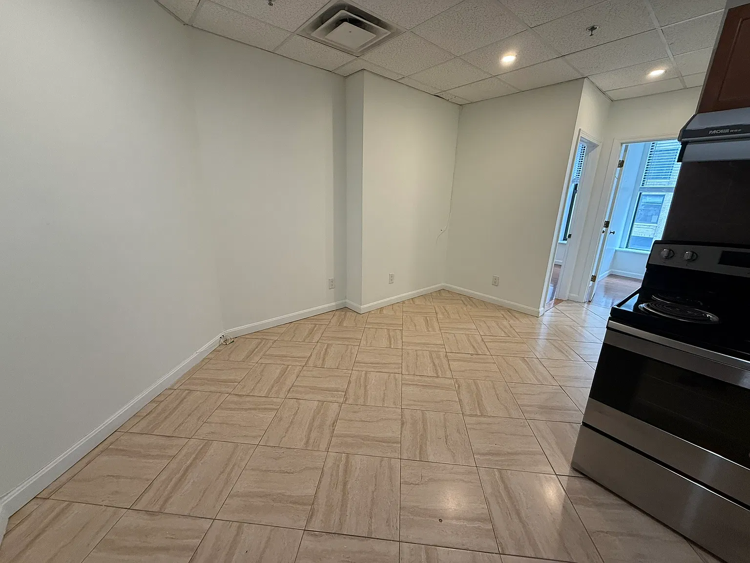 2 bed, 463 sqft, $2,990 — Photo 3
