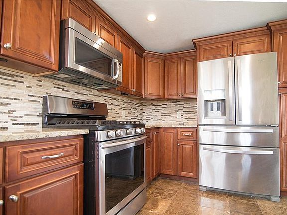 3rd image of 42A Knoll Pl #42A