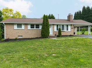 2074 Eton Dr, Hendersonville, NC 28792
