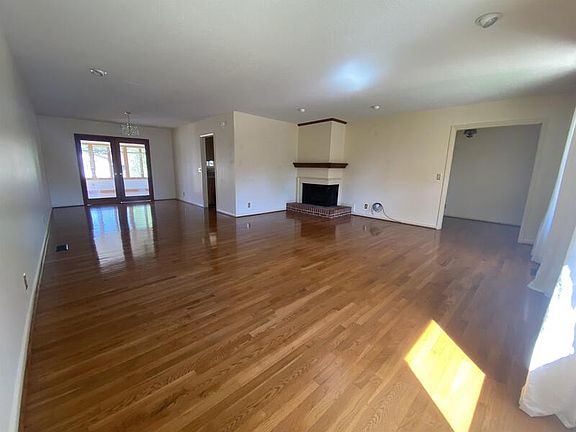 3rd image of 2605 Lancelot Dr SE
