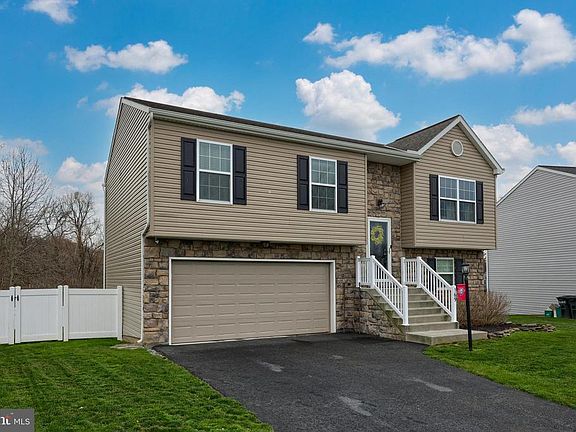 3rd image of 169 Penn Oak Dr