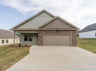 61 6th St, Rossville, GA 30741
