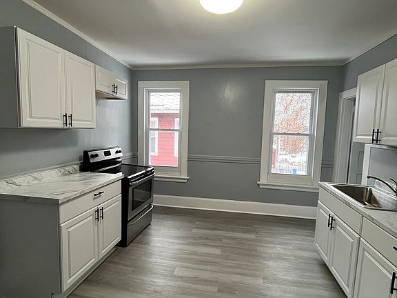 4th image of 171-173 Edgewood St #1