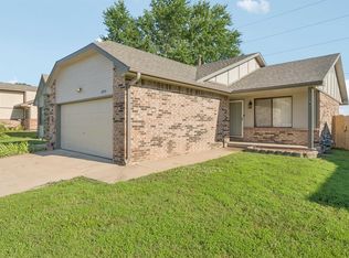 6806 W Oneil St, Wichita, KS 67212