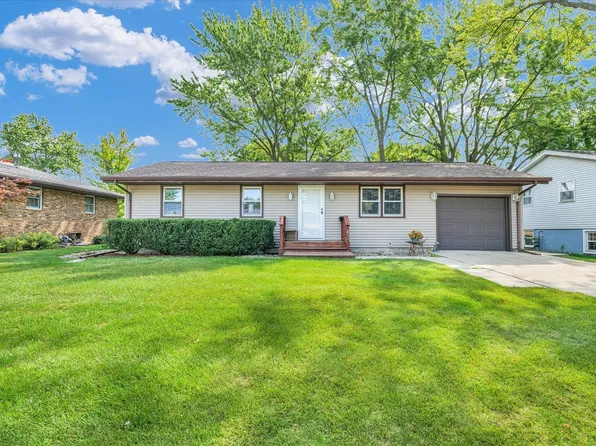 816 N Mohave Dr, Pontiac, IL 61764