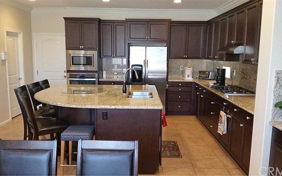 4th image of 918 S Oakhaven Cir