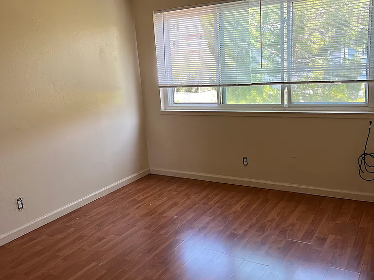 140 Lincoln Ave — Photo 7