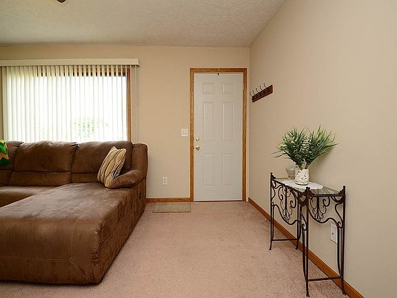 4th image of 7319 S 42nd St