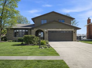 15317 Orchard Ln, Oak Forest, IL 60452