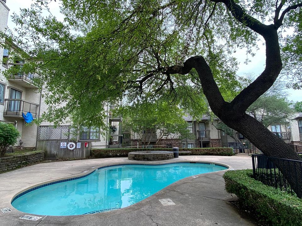 Community Pool and courtyard
