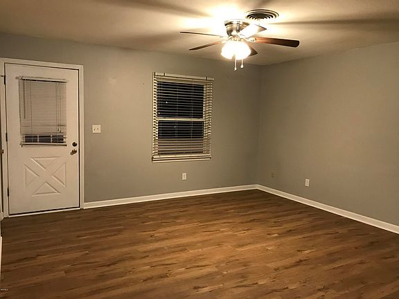 2nd image of 709 Twin Oaks Dr