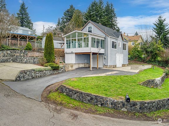 2nd image of 1243 Evans Avenue W