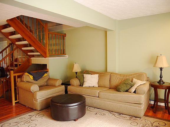 3rd image of 2633 Hawthorne Dr