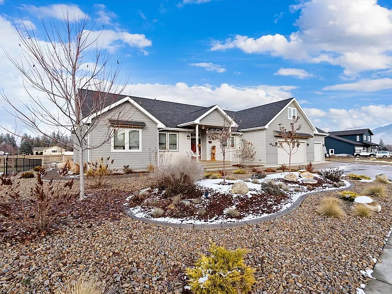 1015 Riparian Dr — Photo 2