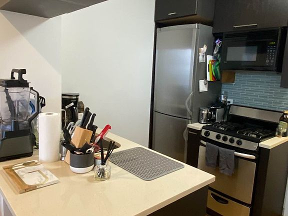 3rd image of 426 E 9th St APT 5A