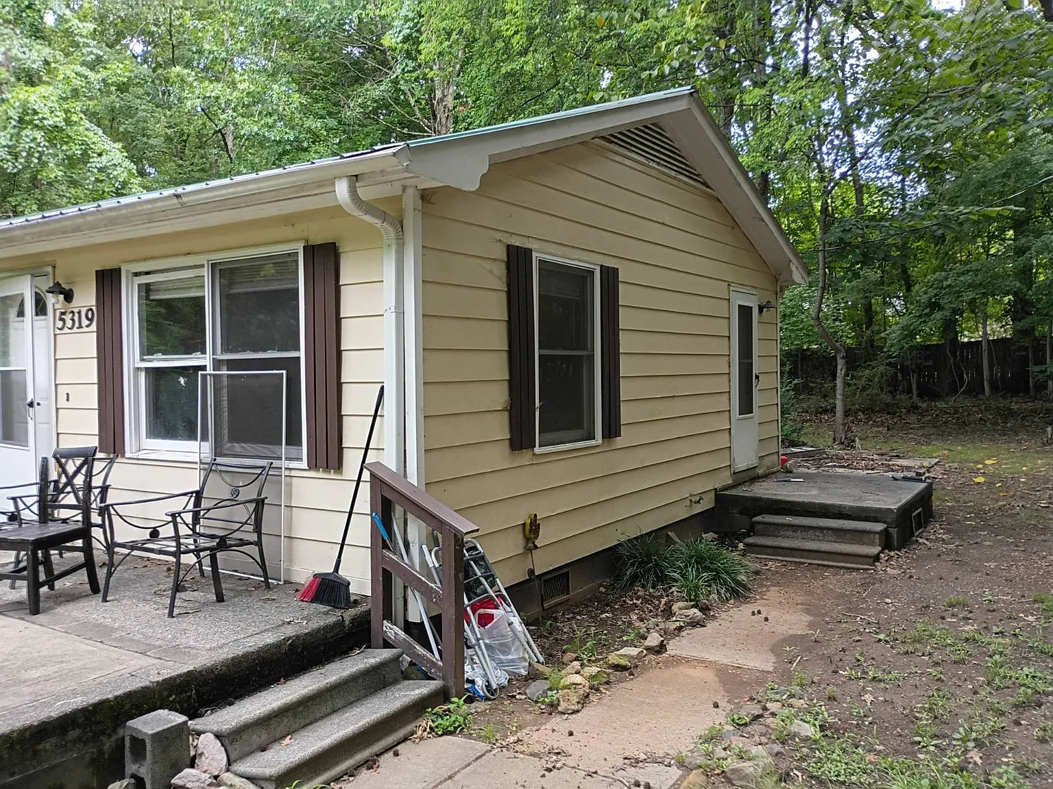 3 bed, 1.0 bath, 960 sqft, $1,800 — Photo 2