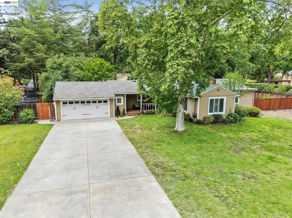 1989 Meadow Rd, Walnut Creek, CA 94595
