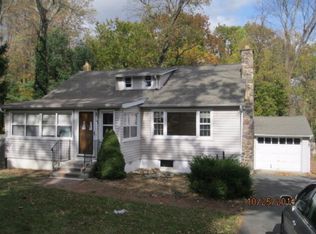 11 Boomer Rd, Hopatcong, NJ 07843