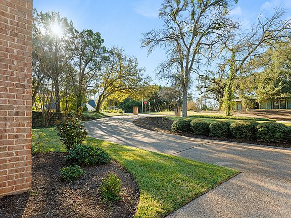 3rd image of 3201 Edward Dr