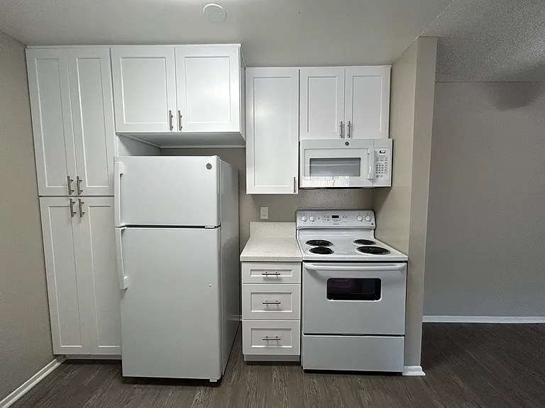 Taylor Garden Apartments — Photo 30