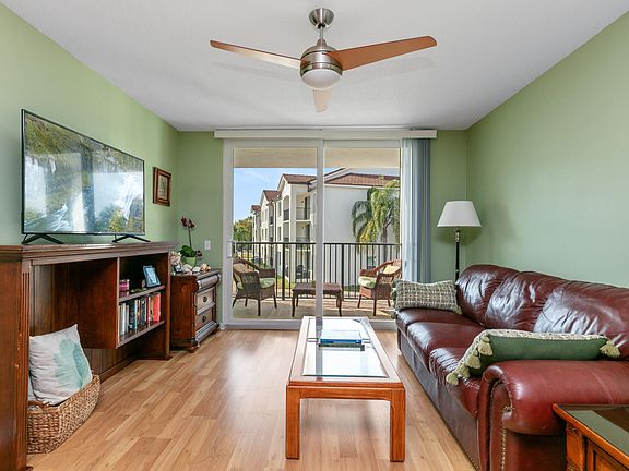 2nd image of 609 Villa Circle