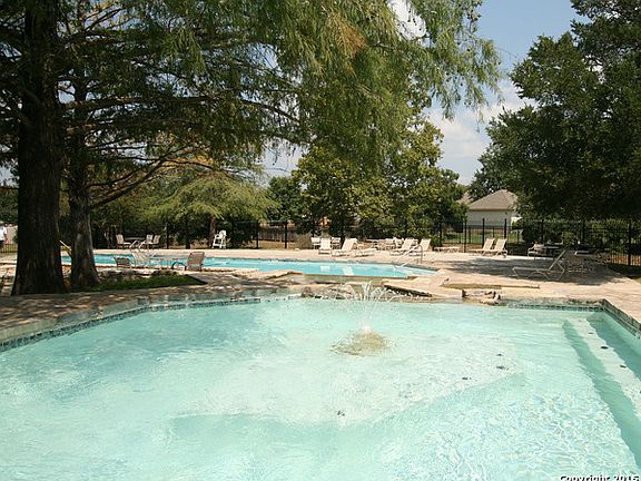 4th image of 534 Oak Brook Dr