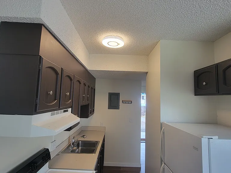 2130 Hoyt Ave #2 — Photo 9