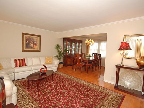 Spacious living room
