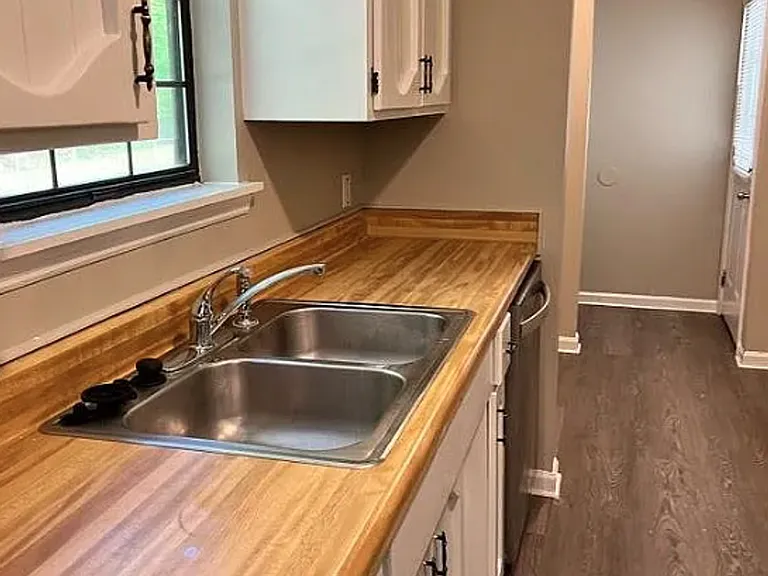 2201 Houston Ave — Photo 5