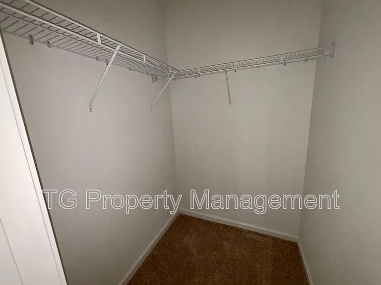 9015 Gifford Dr — Photo 15