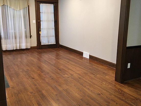 3rd image of 18 W Greenfield Ave