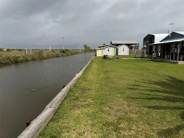 1270 N Monkhouse Dr, Crystal Beach, TX 77650