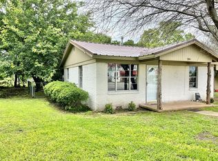 204 N Wickham St, Alvord, TX 76225