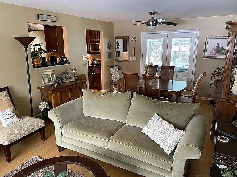 1073 W Elm St — Photo 17
