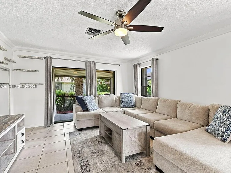 206 SE 1st Cir #13B — Photo 9