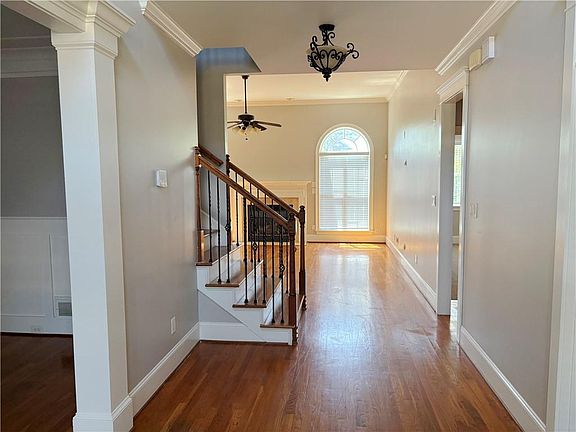2nd image of 125 Susan Ln