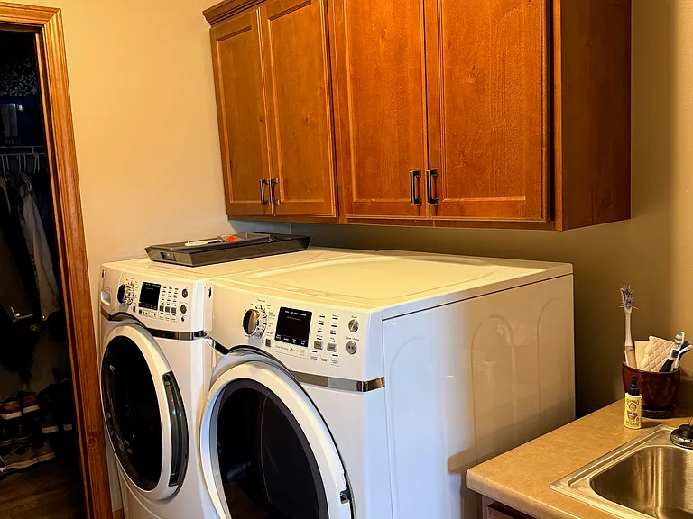 Laundry room/walk in closet