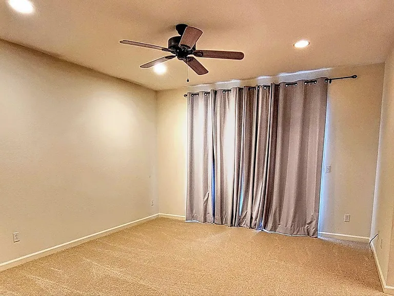 Master's bedroom with 1 full bath included inside the room.