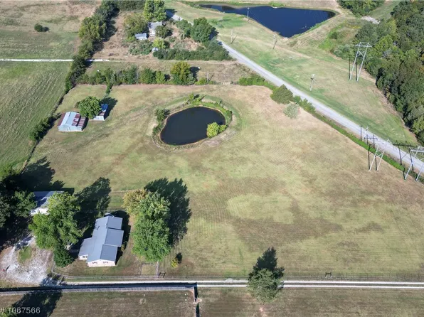 18943 E Black Oak Rd, Fayetteville, AR 72701