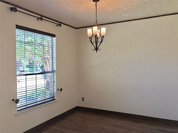 3rd image of 7108 Chinquapin Dr