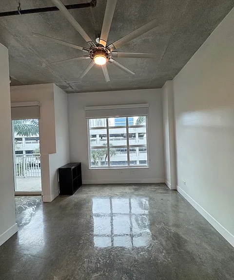 313 NE 2nd St #302 — Photo 8